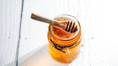Meet the World's First Vegan Honey — A Sustainable Solution to a Sticky Problem?
